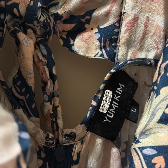 Yumi Kim Navy and Peach Floral jumpsuit - size large - puff sleeve - open back - Picture 3 of 10